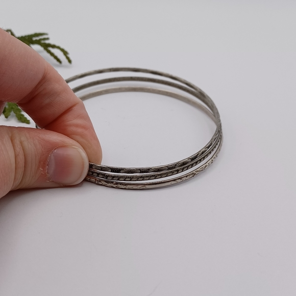 ✨️Vintage Silver-Toned Bangles - Set of Three - Picture 5 of 6